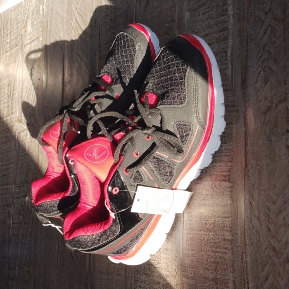BRAND NEW black,red and white size 9 shoes
